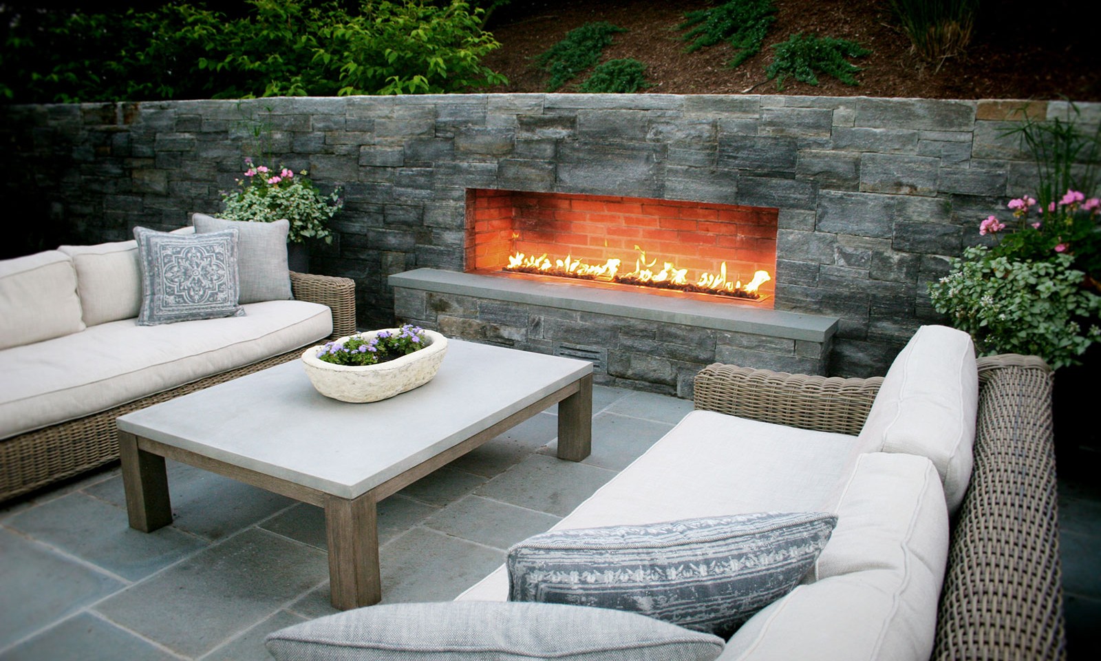 Best Outdoor Fireplace: Reviews and Consumer's Guide